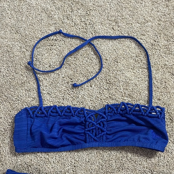 Beautiful detailed bikini - Picture 2 of 4